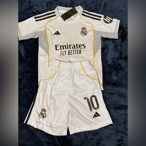 Real Madrid Kids Soccer Jersey Set - White Mbappe #10 
Size (20-28)